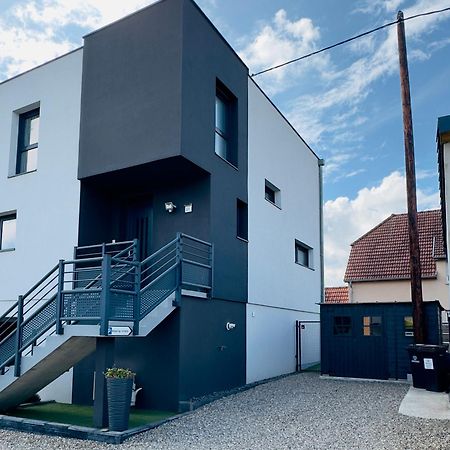 B&B Chez L'Habitant Chambre Privative Sur La Route Des Vins Tv Parking Box Velo Issenheim Exterior foto